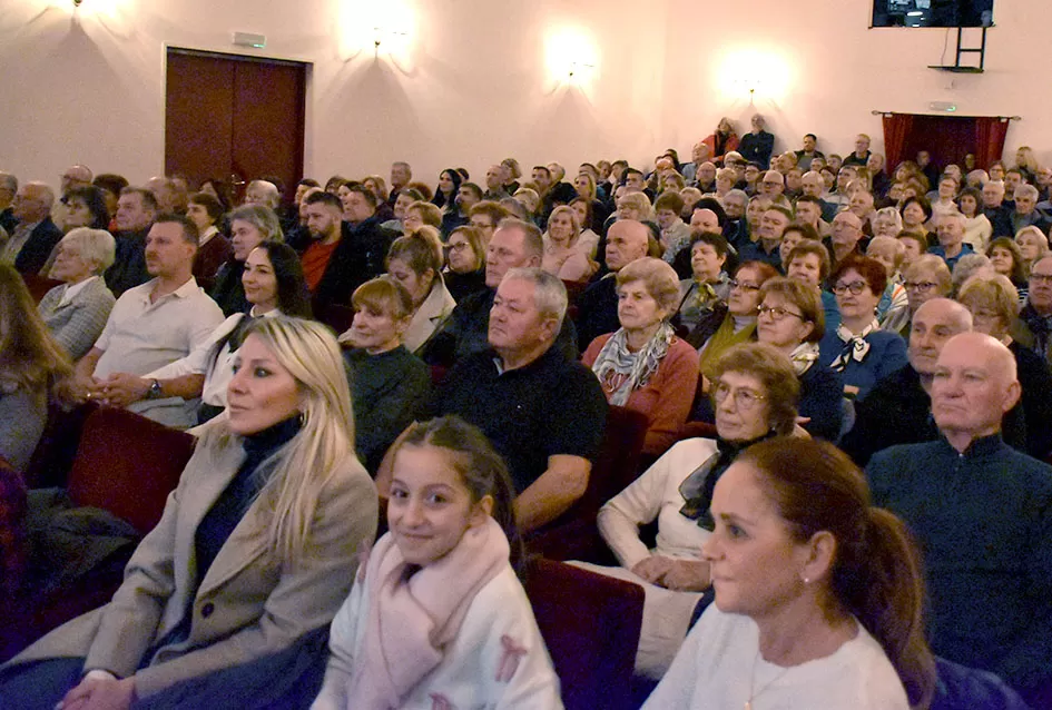 Od Lisinskog do Južne Koreje: ʼVila Velebitaʼ i ʼSinovi Ataraʼ priredili nezaboravnu adventsku večer