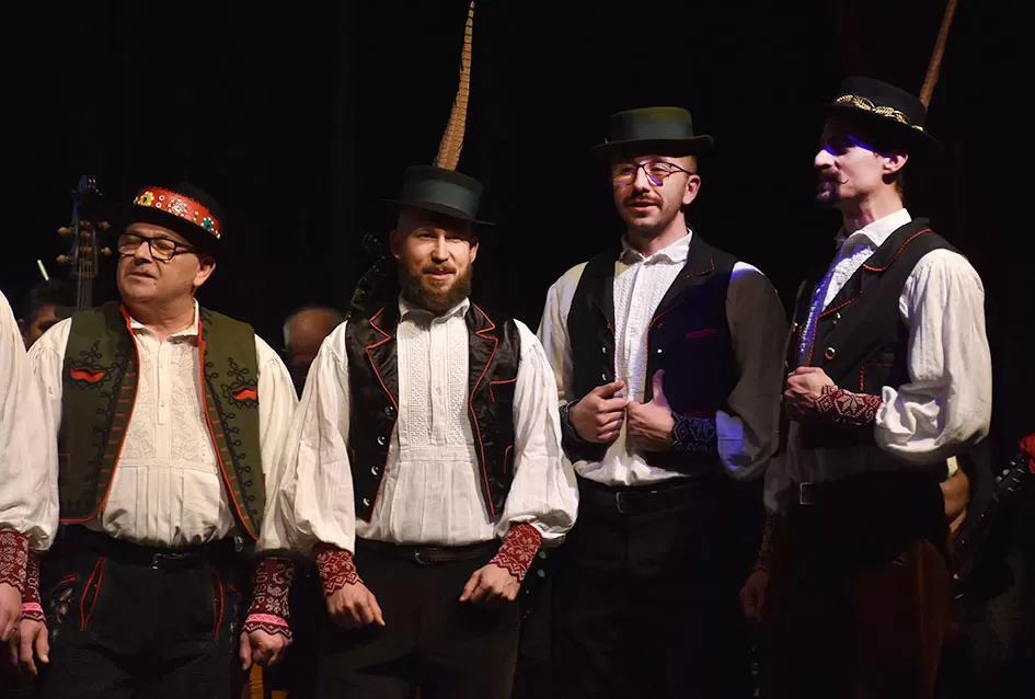 Od Lisinskog do Južne Koreje: ʼVila Velebitaʼ i ʼSinovi Ataraʼ priredili nezaboravnu adventsku večer