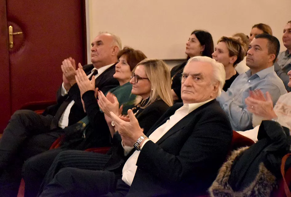 Od Lisinskog do Južne Koreje: ʼVila Velebitaʼ i ʼSinovi Ataraʼ priredili nezaboravnu adventsku večer