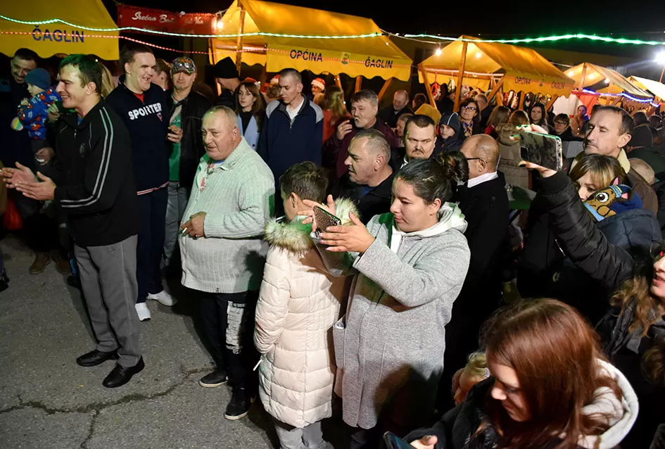 Advent u Ljeskovici: Zajedništvo, pjesma i darovi unijeli blagdansku radost u Dom za odrasle osobe