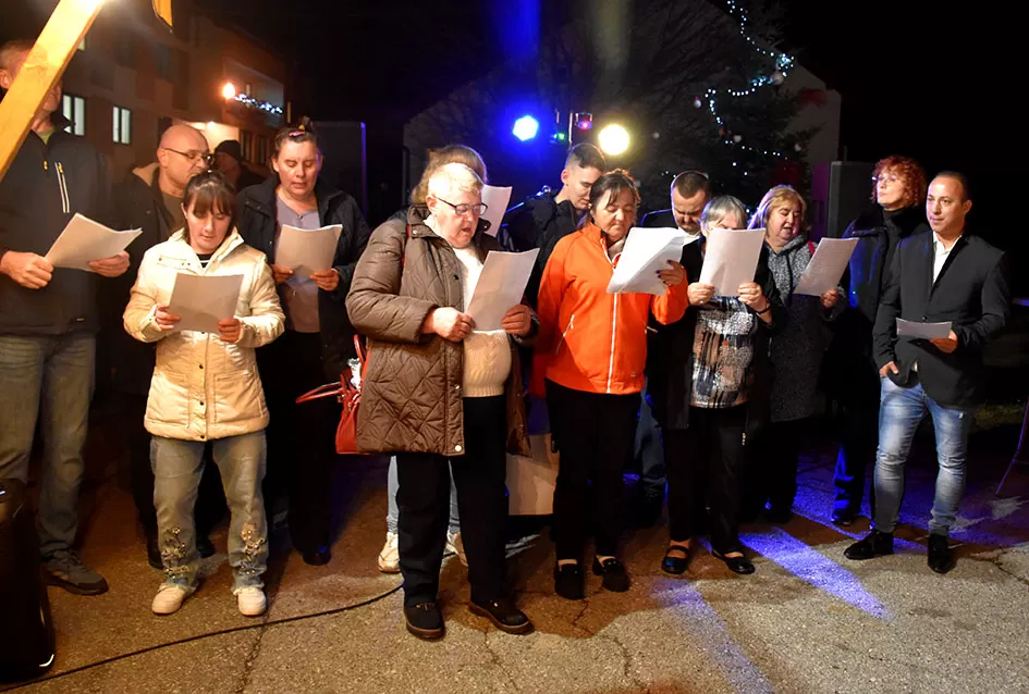 Advent u Ljeskovici: Zajedništvo, pjesma i darovi unijeli blagdansku radost u Dom za odrasle osobe