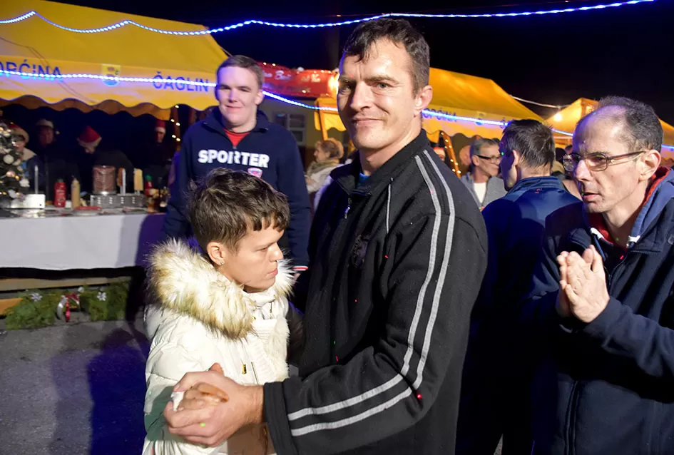 Advent u Ljeskovici: Zajedništvo, pjesma i darovi unijeli blagdansku radost u Dom za odrasle osobe