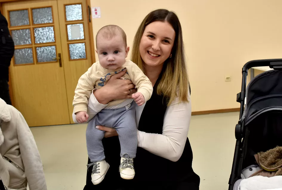 Općina Jakšić nastavila s podrškom obiteljima: Načelnik Kovačević i predsjednik Obradović uručili naknade za 28 novorođenih