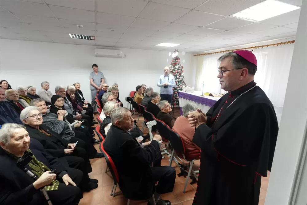 Požega.eu | Biskup Ivo pohodio Dom za starije i nemoćne osobe u Velikoj