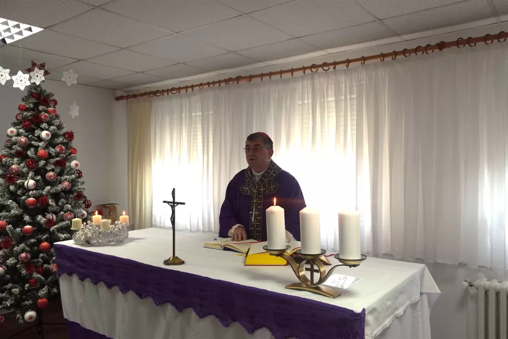 Biskup Ivo pohodio Dom za starije i nemoćne osobe u Velikoj