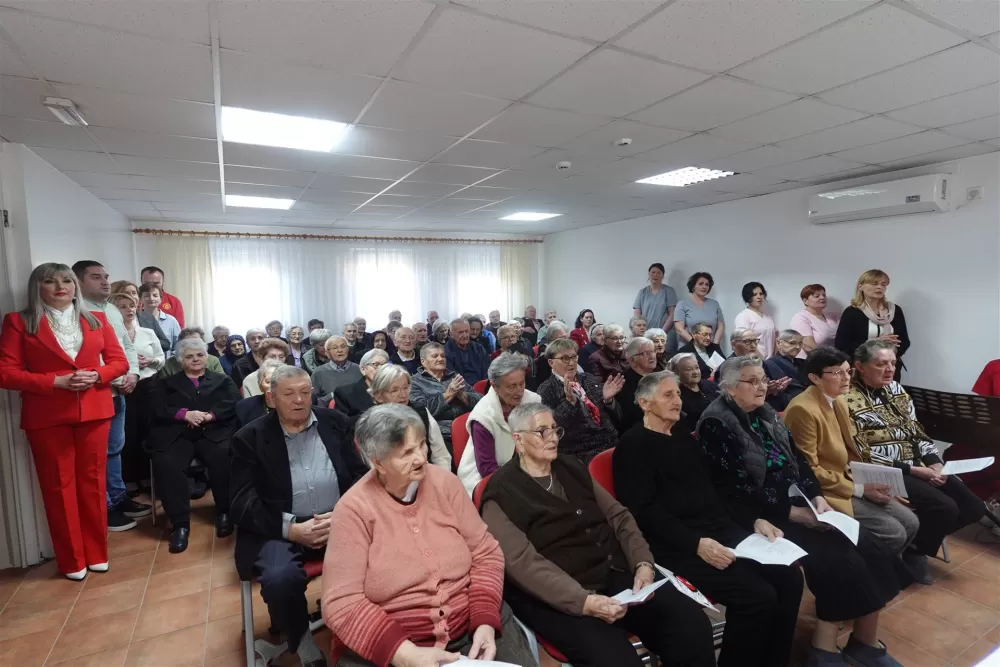 Biskup Ivo pohodio Dom za starije i nemoćne osobe u Velikoj