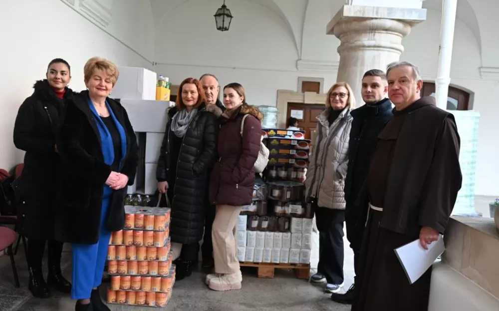 SB Online | Brodskom Socijalnom dućanu uručena vrijedna donacija članova HDZ-a s ʼKolonijeʼ