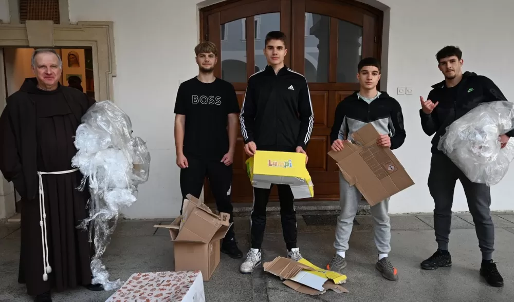 Brodskom Socijalnom dućanu uručena vrijedna donacija članova HDZ-a s ʼKolonijeʼ