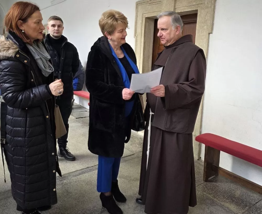 Brodskom Socijalnom dućanu uručena vrijedna donacija članova HDZ-a s ʼKolonijeʼ