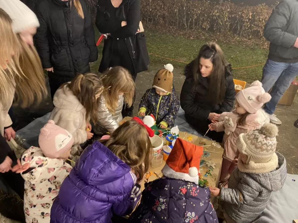 Adventska radost u Alilovcima: Mališani vrtića Bambi oduševili mještane predblagdanskim programom