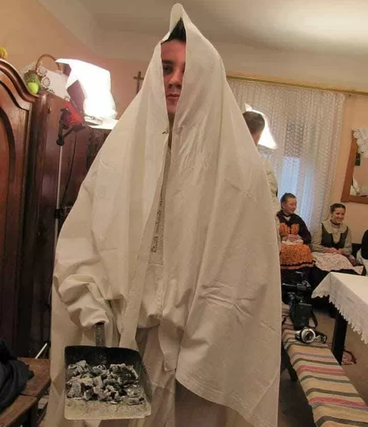 DREVNI OBIČAJI NA SVETU LUCIJU - Hoćemo li u Lucijaše?