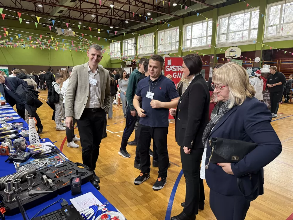 Održan GMM FEST(IVAL) 2025 u Gimnaziji „Matija Mesić“ – Slavonski Brod proslavio dan znanosti, tehnologije i inovacija
