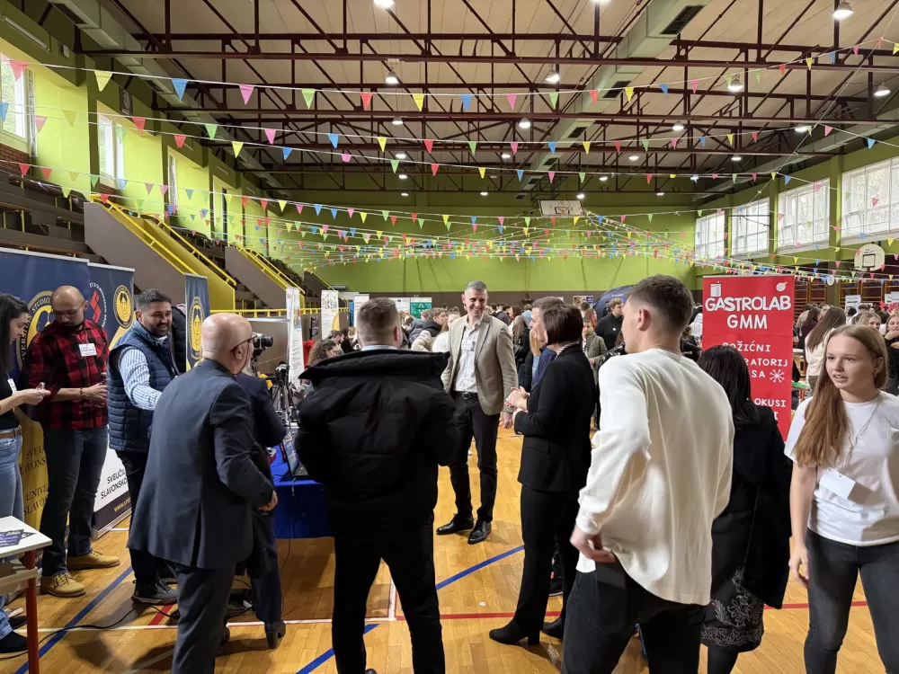 Održan GMM FEST(IVAL) 2025 u Gimnaziji „Matija Mesić“ – Slavonski Brod proslavio dan znanosti, tehnologije i inovacija