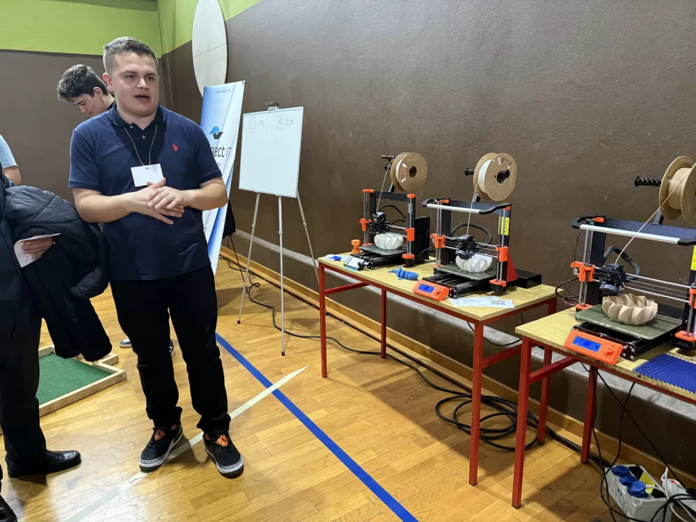 Održan GMM FEST(IVAL) 2025 u Gimnaziji „Matija Mesić“ – Slavonski Brod proslavio dan znanosti, tehnologije i inovacija