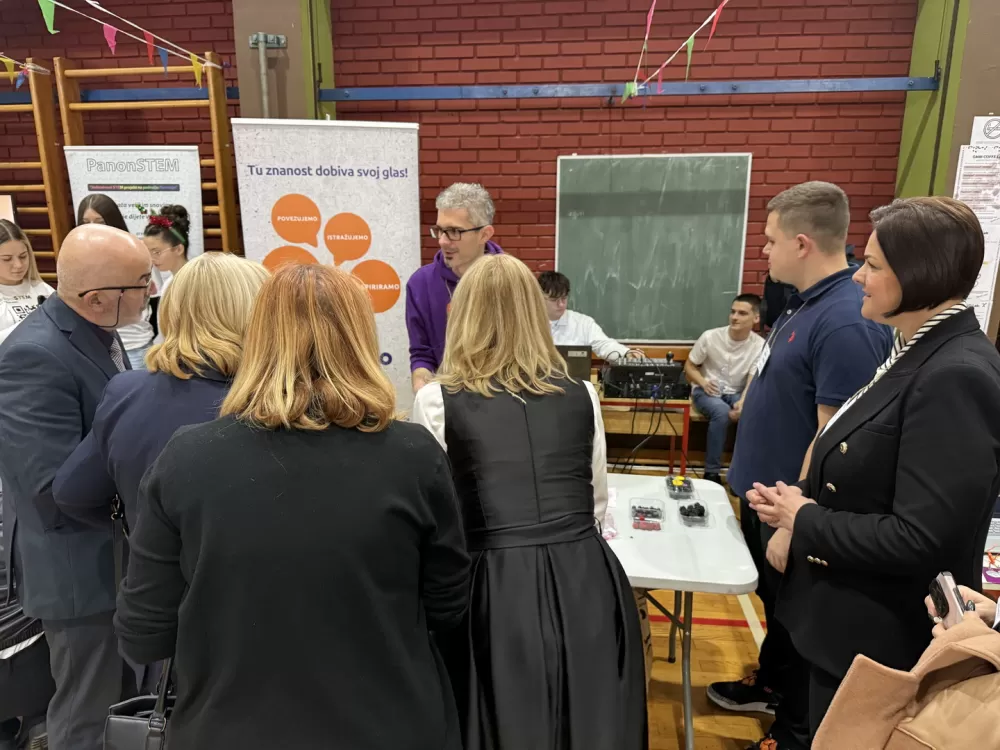 Održan GMM FEST(IVAL) 2025 u Gimnaziji „Matija Mesić“ – Slavonski Brod proslavio dan znanosti, tehnologije i inovacija