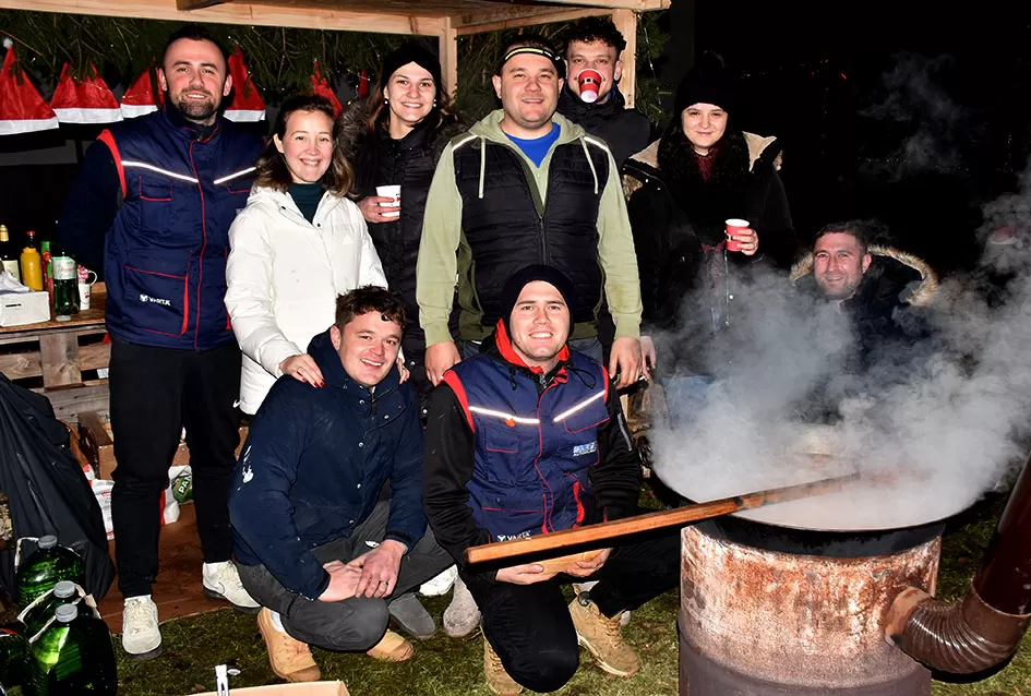 Požega.eu | Mladi iz Daranovaca zajedništvom i entuzijazmom oživjeli adventsku priču svoga mjesta koja je okupila gotovo 200 mještana