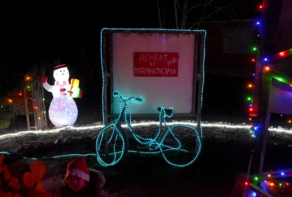 Mladi iz Daranovaca zajedništvom i entuzijazmom oživjeli adventsku priču svoga mjesta koja je okupila gotovo 200 mještana