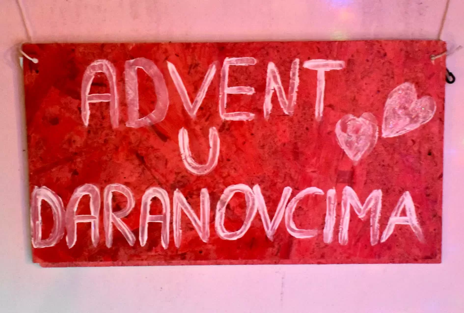 Mladi iz Daranovaca zajedništvom i entuzijazmom oživjeli adventsku priču svoga mjesta koja je okupila gotovo 200 mještana