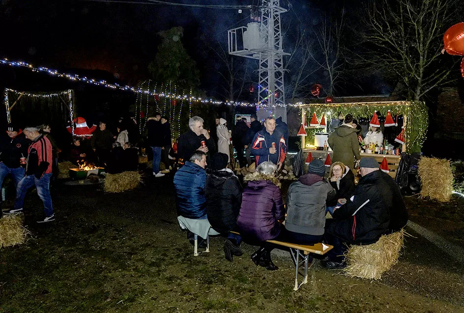 Mladi iz Daranovaca zajedništvom i entuzijazmom oživjeli adventsku priču svoga mjesta koja je okupila gotovo 200 mještana