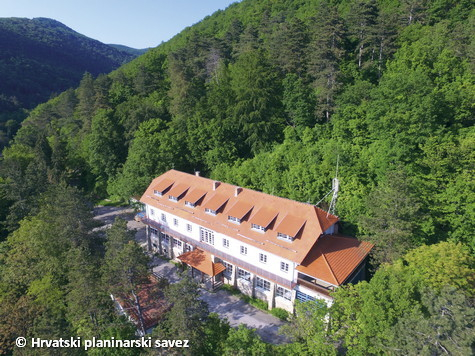 Požega.eu | TRAGOM NAJAVE OTIMAČINE: Planinari se protive najavi države da im uzme njihove domove koje su sami gradili