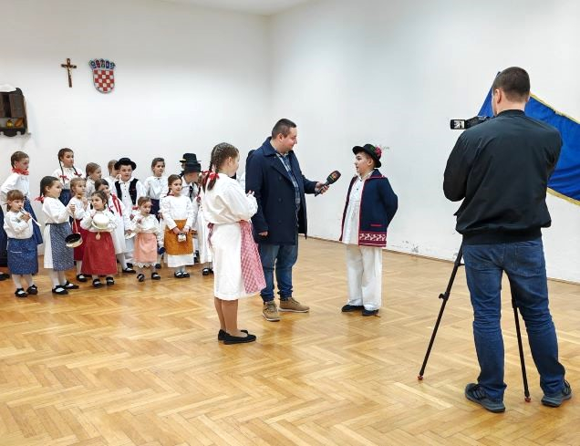 Osječka televizija snimila putopisnu reportažu o pleterničkim folklorašima-prva emisija danas 8. prosinca 