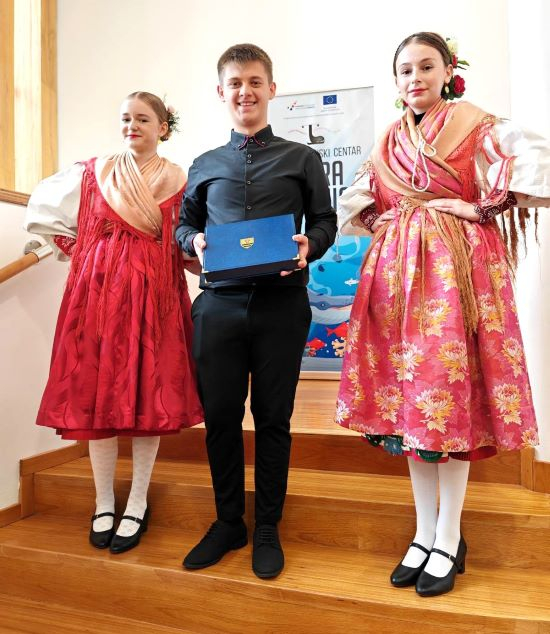 Osječka televizija snimila putopisnu reportažu o pleterničkim folklorašima-prva emisija danas 8. prosinca 