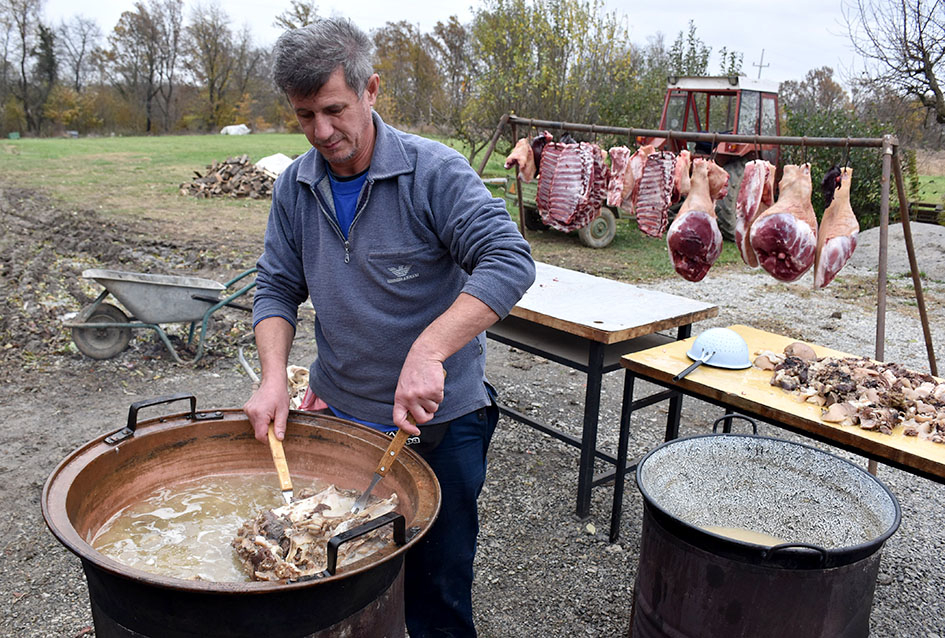 Preradili tonu mesa žive vage