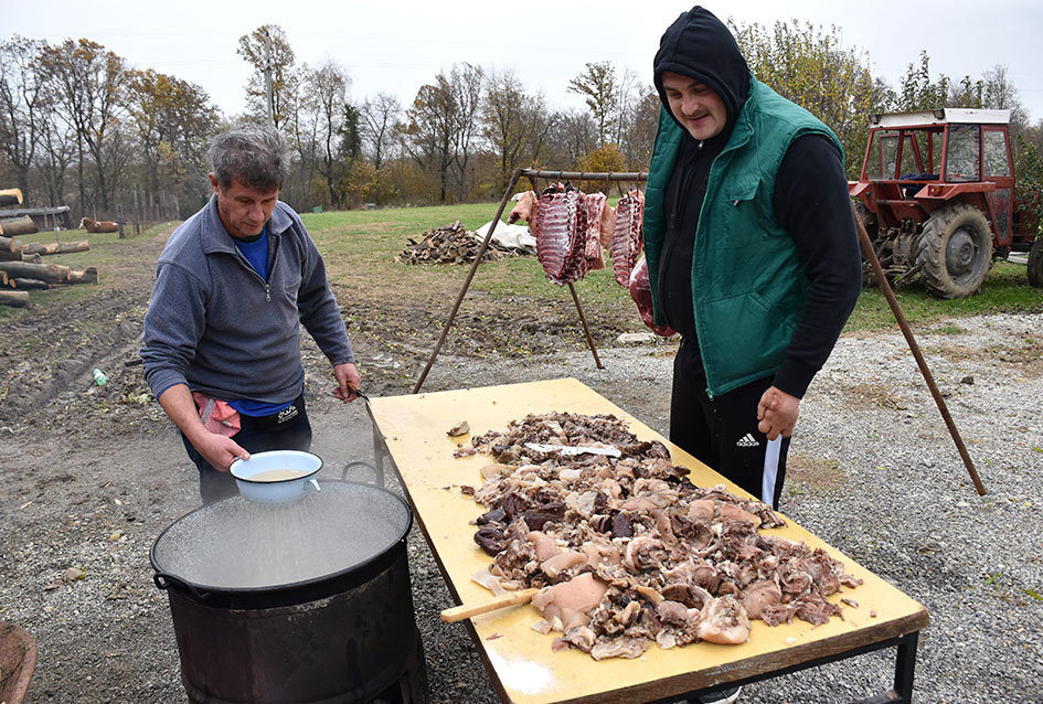 Preradili tonu mesa žive vage