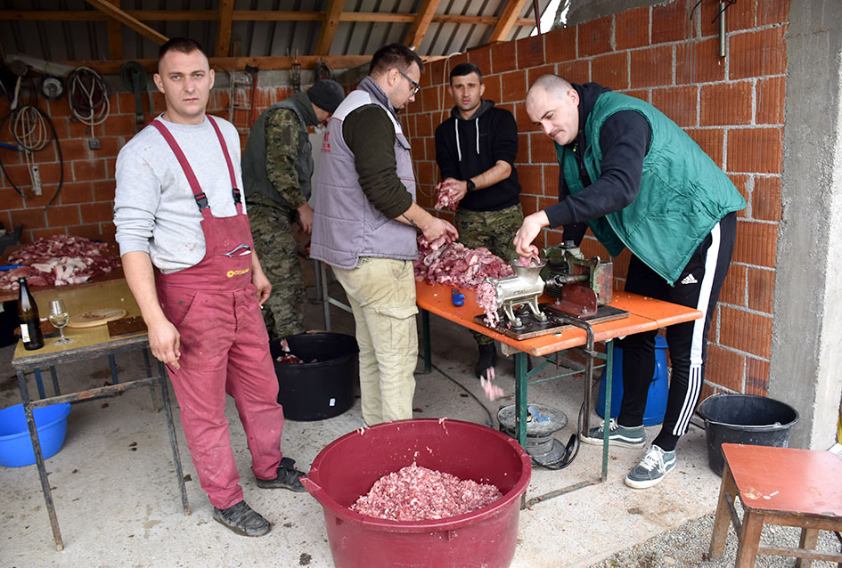 Preradili tonu mesa žive vage