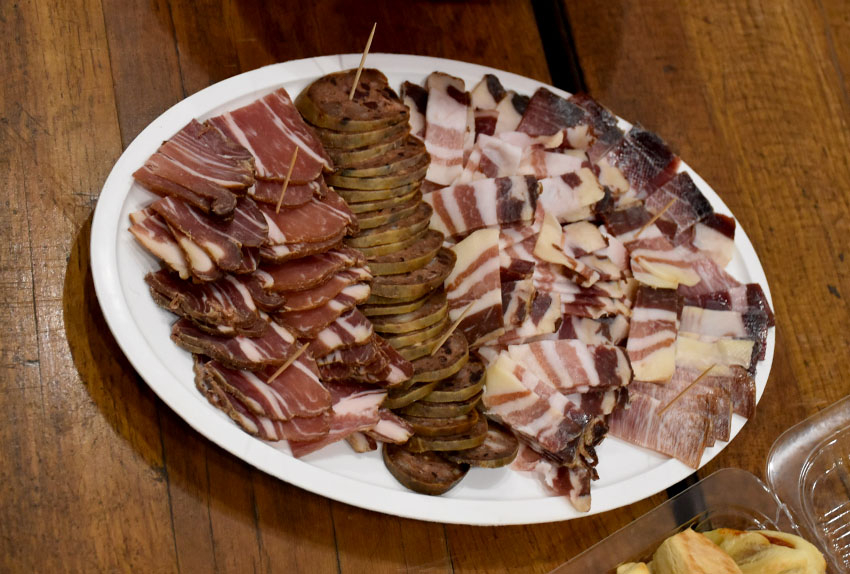 ADVENTSKO KUŠANJE VINA ČLANOVA POŽEŠKE UDRUGE VINARA U ZNAKU OBLJETNICA Požežani su graševinu pili prije 160 godina