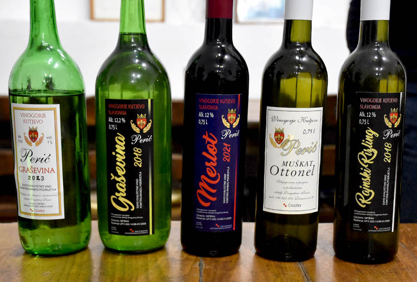 ADVENTSKO KUŠANJE VINA ČLANOVA POŽEŠKE UDRUGE VINARA U ZNAKU OBLJETNICA Požežani su graševinu pili prije 160 godina