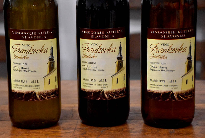 ADVENTSKO KUŠANJE VINA ČLANOVA POŽEŠKE UDRUGE VINARA U ZNAKU OBLJETNICA Požežani su graševinu pili prije 160 godina