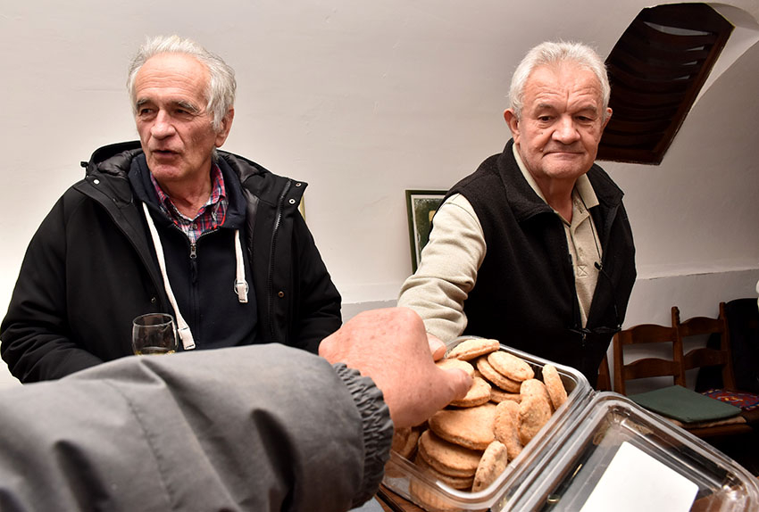 ADVENTSKO KUŠANJE VINA ČLANOVA POŽEŠKE UDRUGE VINARA U ZNAKU OBLJETNICA Požežani su graševinu pili prije 160 godina