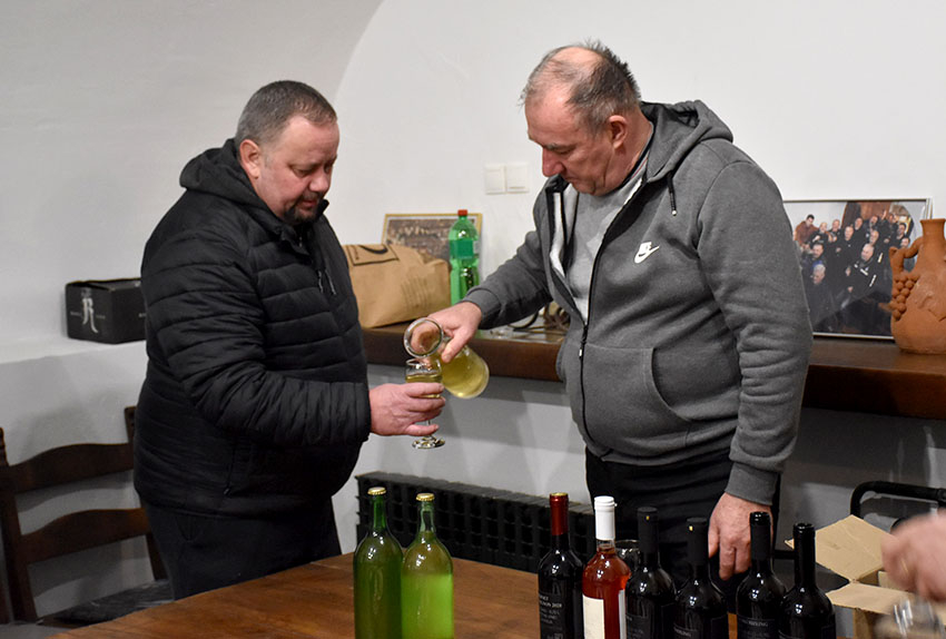 ADVENTSKO KUŠANJE VINA ČLANOVA POŽEŠKE UDRUGE VINARA U ZNAKU OBLJETNICA Požežani su graševinu pili prije 160 godina