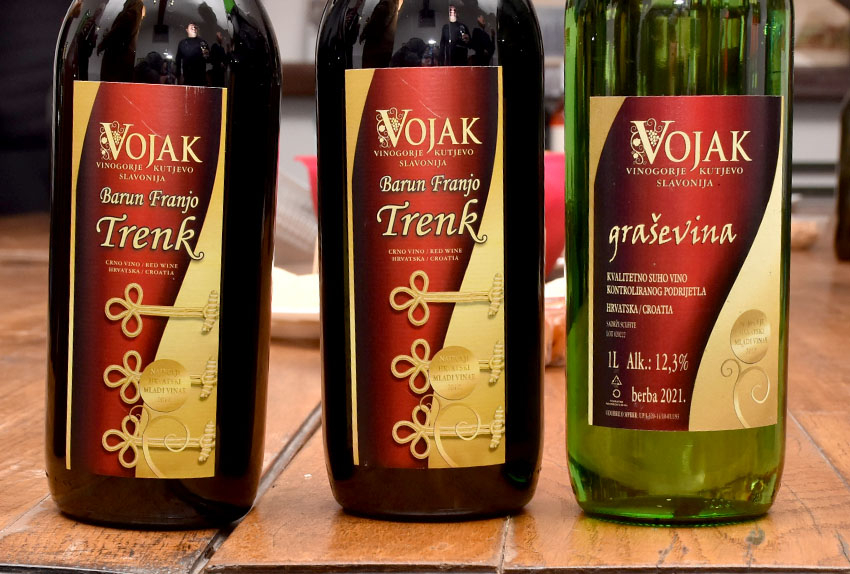 ADVENTSKO KUŠANJE VINA ČLANOVA POŽEŠKE UDRUGE VINARA U ZNAKU OBLJETNICA Požežani su graševinu pili prije 160 godina