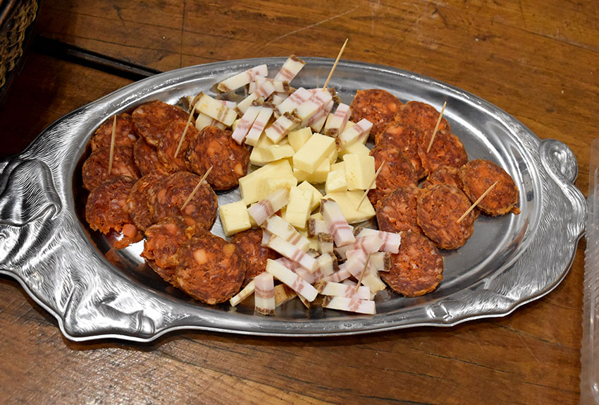 ADVENTSKO KUŠANJE VINA ČLANOVA POŽEŠKE UDRUGE VINARA U ZNAKU OBLJETNICA Požežani su graševinu pili prije 160 godina