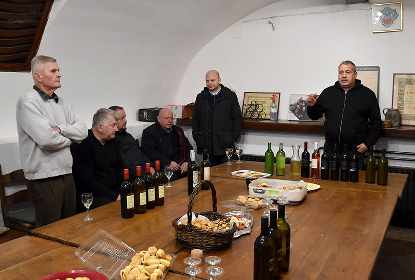 ADVENTSKO KUŠANJE VINA ČLANOVA POŽEŠKE UDRUGE VINARA U ZNAKU OBLJETNICA Požežani su graševinu pili prije 160 godina