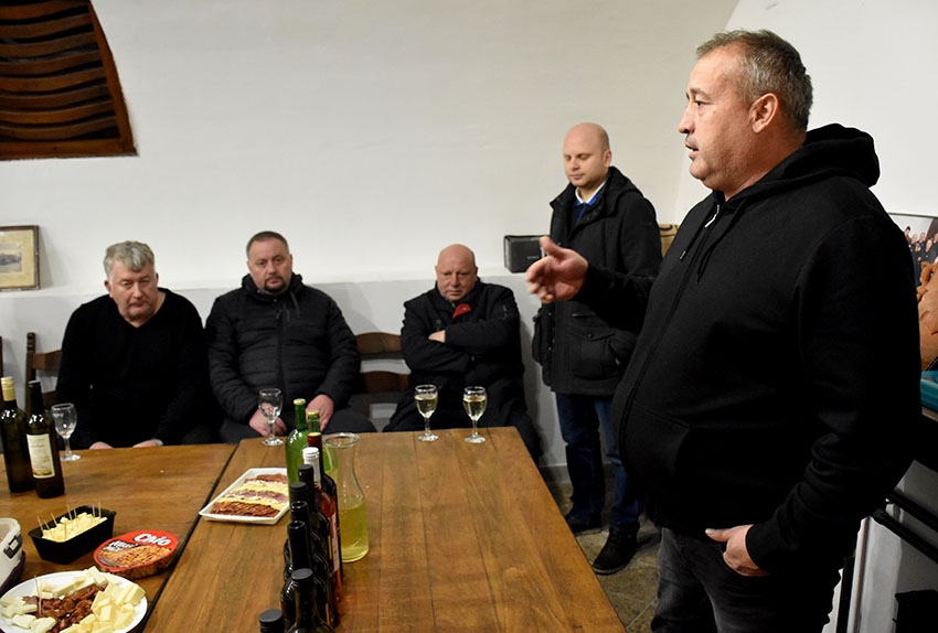 ADVENTSKO KUŠANJE VINA ČLANOVA POŽEŠKE UDRUGE VINARA U ZNAKU OBLJETNICA Požežani su graševinu pili prije 160 godina