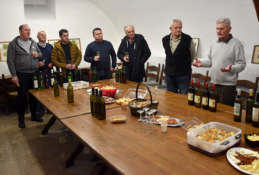 ADVENTSKO KUŠANJE VINA ČLANOVA POŽEŠKE UDRUGE VINARA U ZNAKU OBLJETNICA Požežani su graševinu pili prije 160 godina