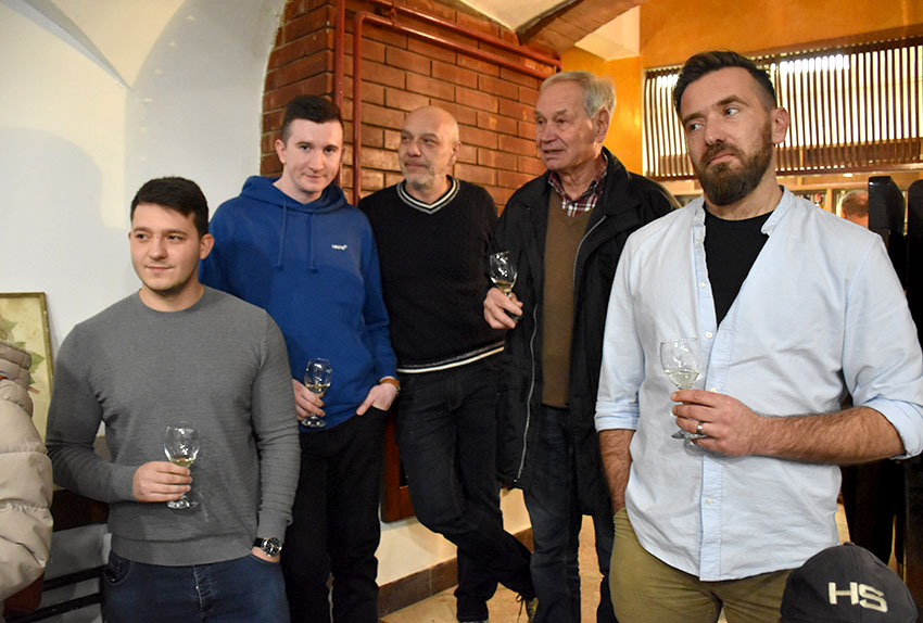 ADVENTSKO KUŠANJE VINA ČLANOVA POŽEŠKE UDRUGE VINARA U ZNAKU OBLJETNICA Požežani su graševinu pili prije 160 godina