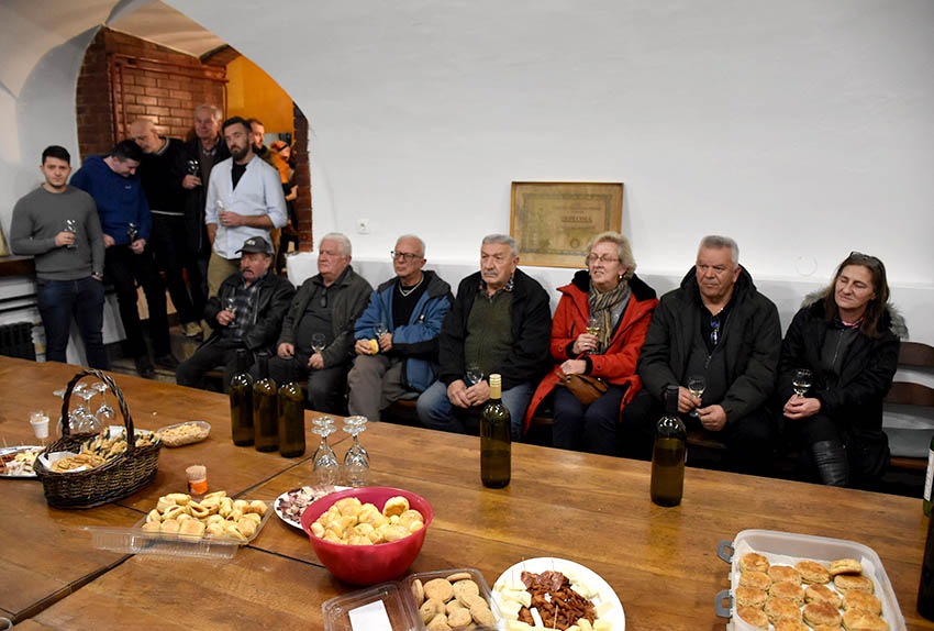 ADVENTSKO KUŠANJE VINA ČLANOVA POŽEŠKE UDRUGE VINARA U ZNAKU OBLJETNICA Požežani su graševinu pili prije 160 godina