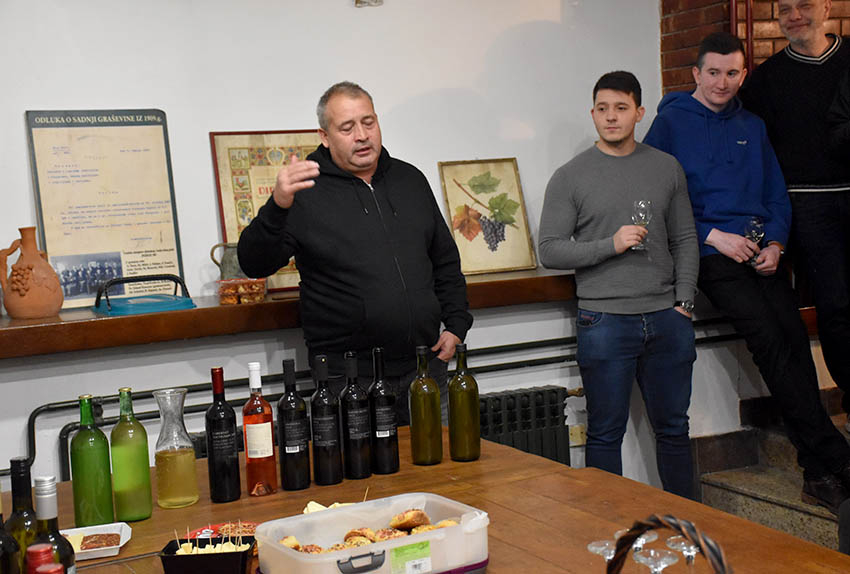 ADVENTSKO KUŠANJE VINA ČLANOVA POŽEŠKE UDRUGE VINARA U ZNAKU OBLJETNICA Požežani su graševinu pili prije 160 godina