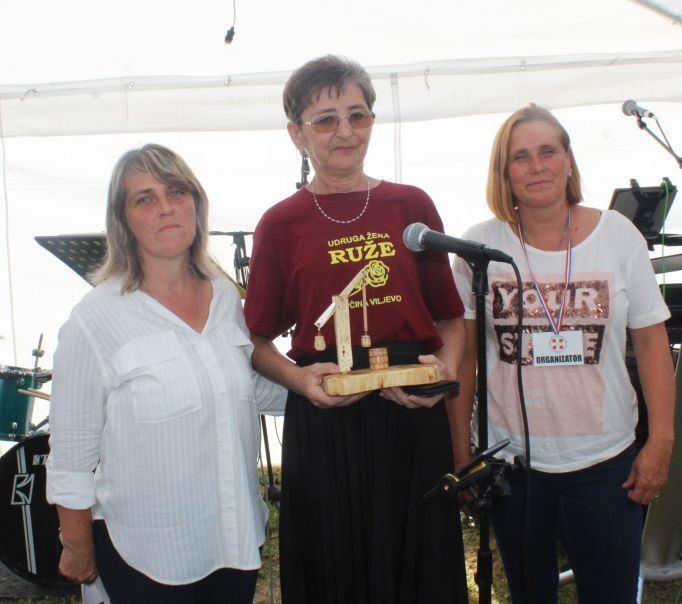 [FOTOGALERIJA] IŠŠIJADA U RUŠEVU; Najbolji pileći paprikaš skuhala Barbara Tomljenović iz Brodskih Zdenaca
