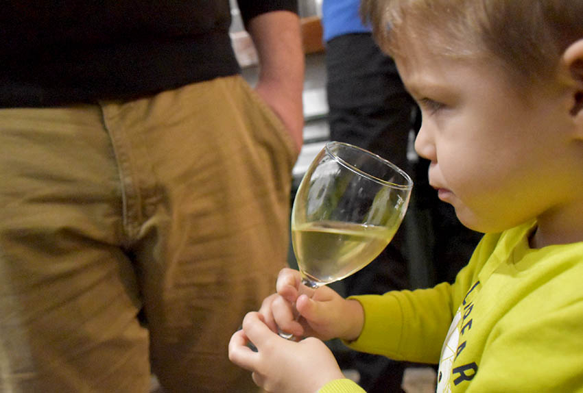 ADVENTSKO KUŠANJE VINA ČLANOVA POŽEŠKE UDRUGE VINARA U ZNAKU OBLJETNICA Požežani su graševinu pili prije 160 godina