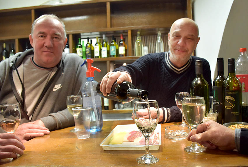 ADVENTSKO KUŠANJE VINA ČLANOVA POŽEŠKE UDRUGE VINARA U ZNAKU OBLJETNICA Požežani su graševinu pili prije 160 godina