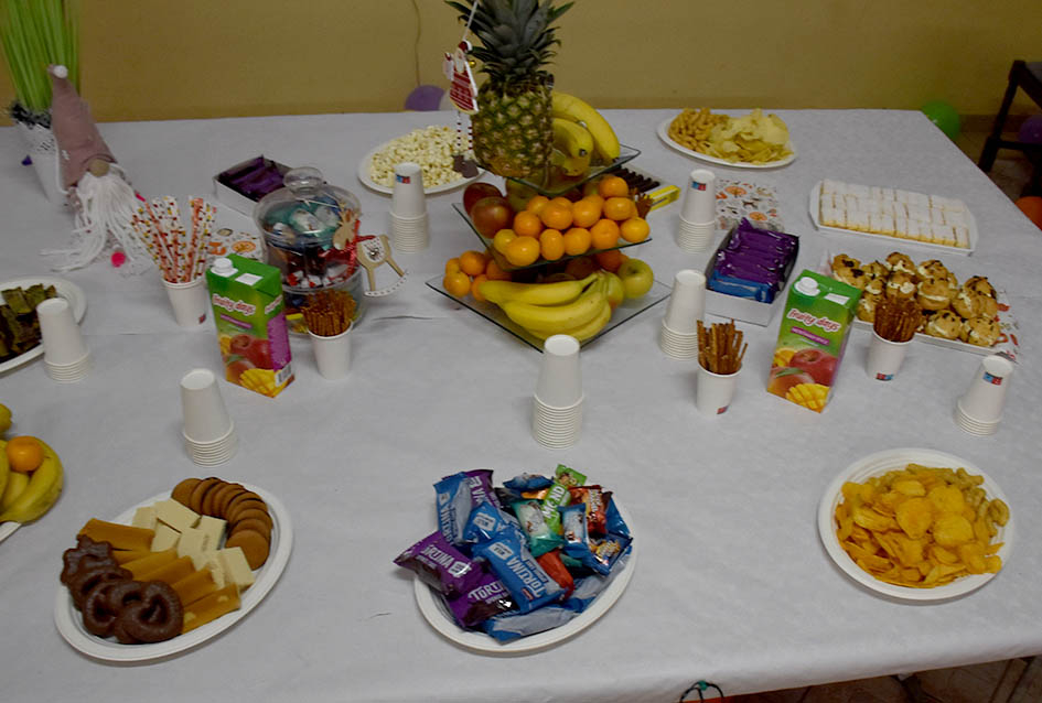 SV. NIKOLA RAZVESELIO NAJMLAĐE STANOVNIKE DRŠKOVACA: Podijeljeno pedesetak slatkih paketića /FOTO/