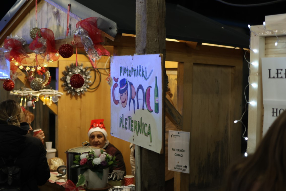 Veselo druženje u Bećarskom šoru uz tamburašku glazbu, lovačke specijalitete i kuhano vino 