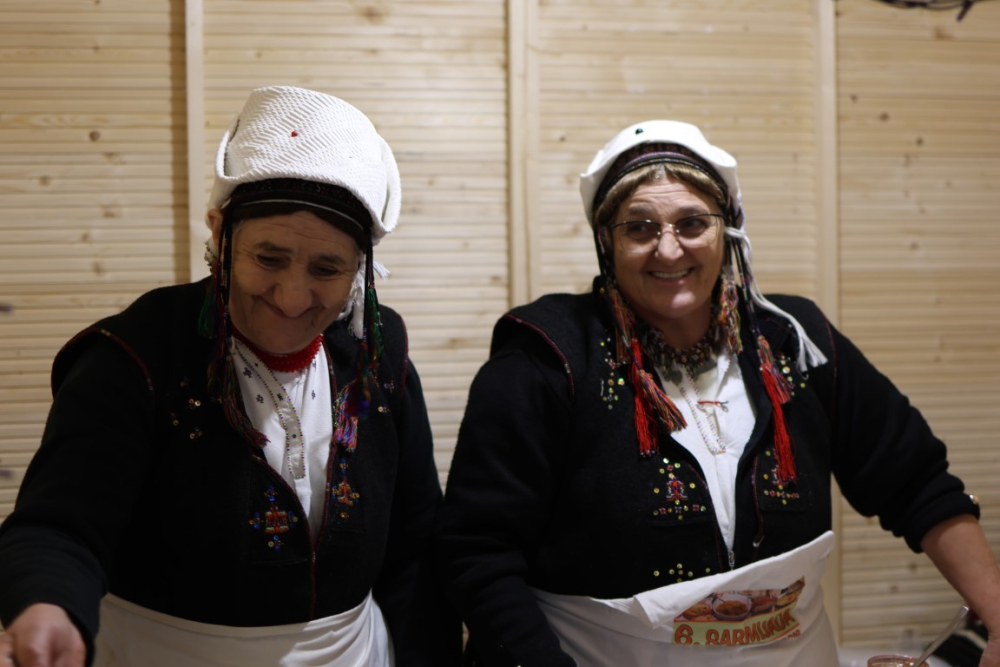 Veselo druženje u Bećarskom šoru uz tamburašku glazbu, lovačke specijalitete i kuhano vino 