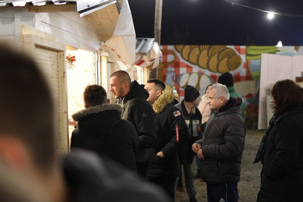 Veselo druženje u Bećarskom šoru uz tamburašku glazbu, lovačke specijalitete i kuhano vino 