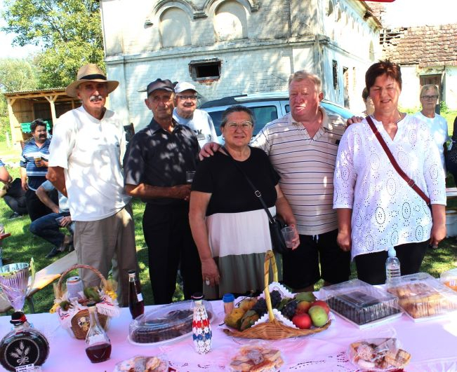 [FOTOGALERIJA] IŠŠIJADA U RUŠEVU; Najbolji pileći paprikaš skuhala Barbara Tomljenović iz Brodskih Zdenaca